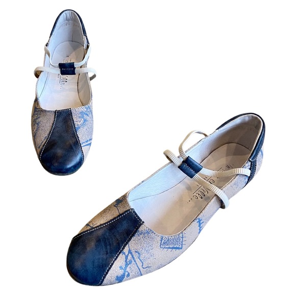 Un Tour en Ville Flats Blue and Cream With Unique Pattern Size 36 1/2 - Picture 1 of 9